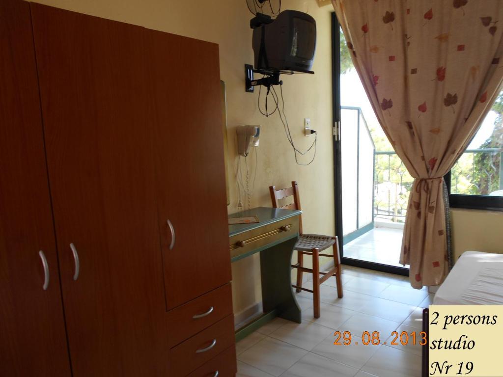 Mina Apartments Poros Town Room photo